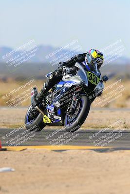 media/Dec-17-2023-CVMA (Sun) [[bf0c04832d]]/Race 2 Amateur Supersport Open/